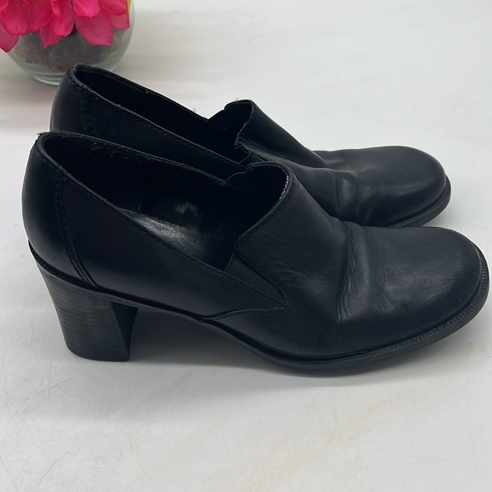 Bass Black Leather Heeled Loafers - Sz 6.5